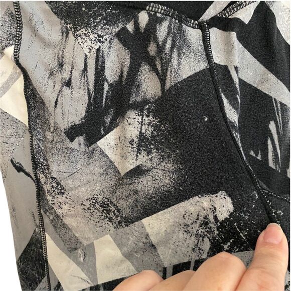 Nike XS Leggings Workout Marbled Print Black Gray Dri Fit Stretch - Picture 7 of 9